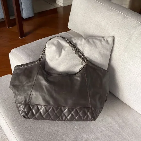 Chanel Lamb skin should’ve back zipper closure silver details chocolate color - Picture 7 of 17